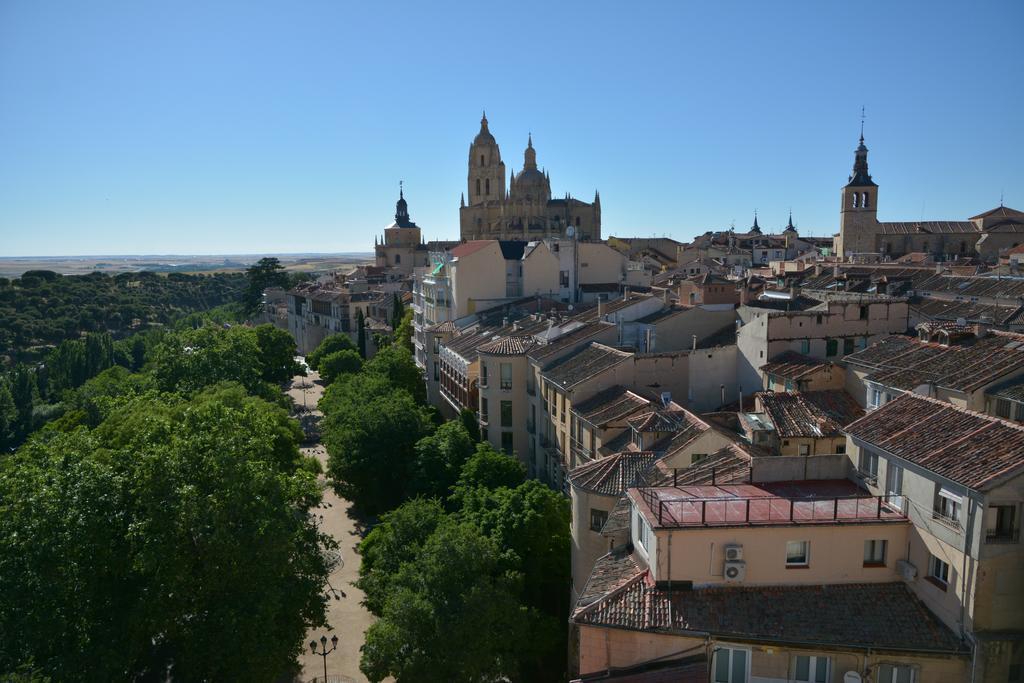 Real Segovia By Recordis Hotels Bagian luar foto